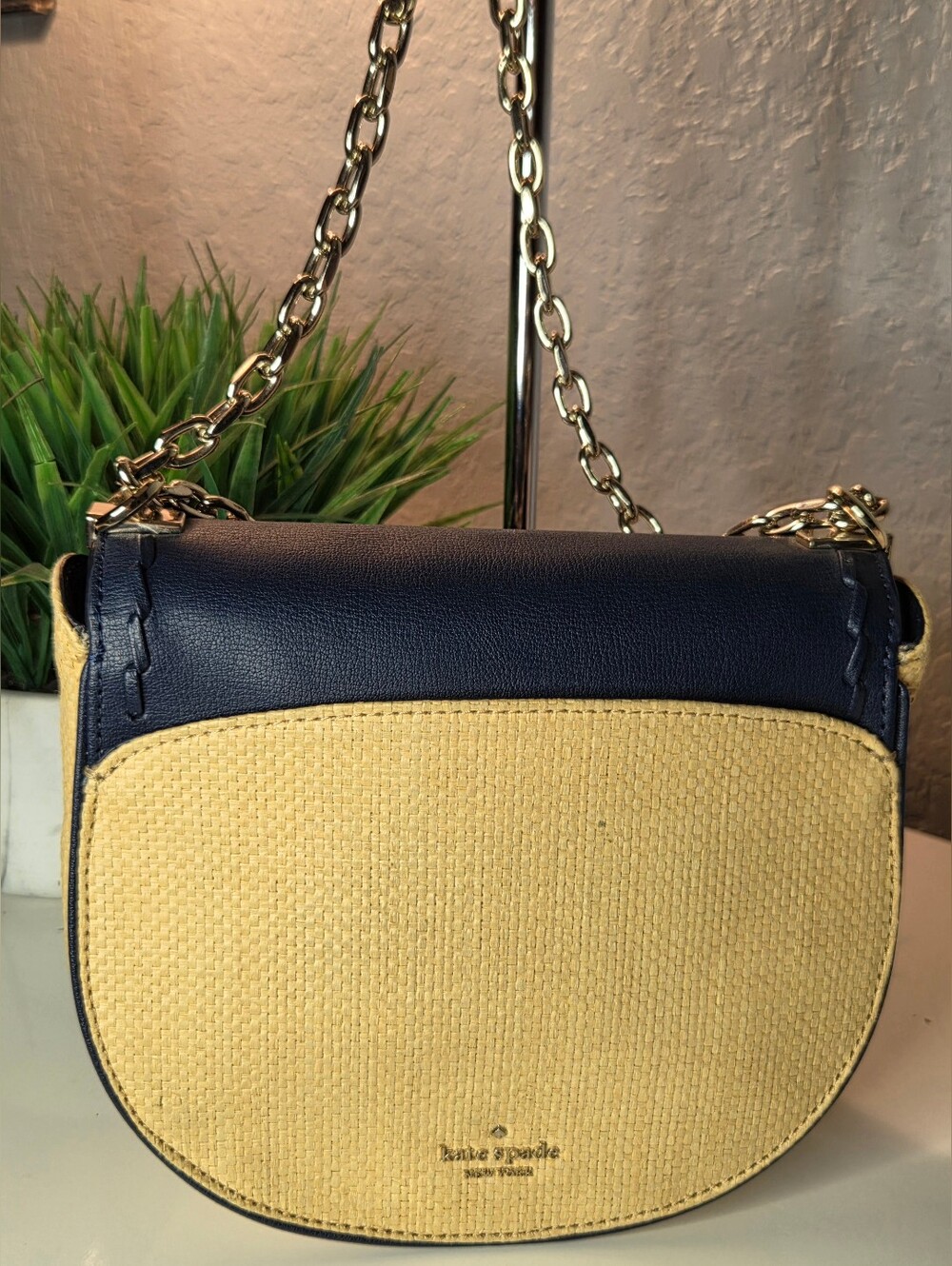 Kate Spade Robyn Straw Medium Chain Saddle Bag Navy Cream WKRU6847 EUC - Picture 4 of 16